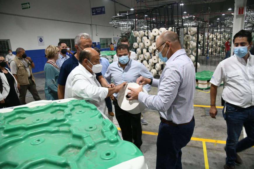 Se interesan en Honduras: congresistas de EUA visitan maquilas en San Pedro Sula