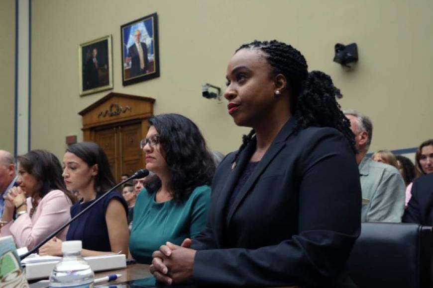 Ayanna Pressley, primera legisladora afroamericana de Massachusetts, respondió a las polémicas declaraciones de Trump en Twitter. 'ASÍ es como se ve el racismo. NOSOTROS somos como se ve la democracia'.