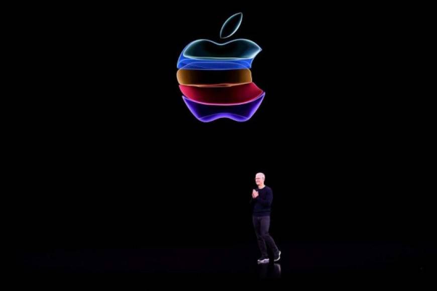 Apple presentó este martes su nuevo teléfono inteligente, el iPhone 11, equipado con una doble cámara y un nuevo procesador, durante su gran evento anual en su sede en Cupertino, California.