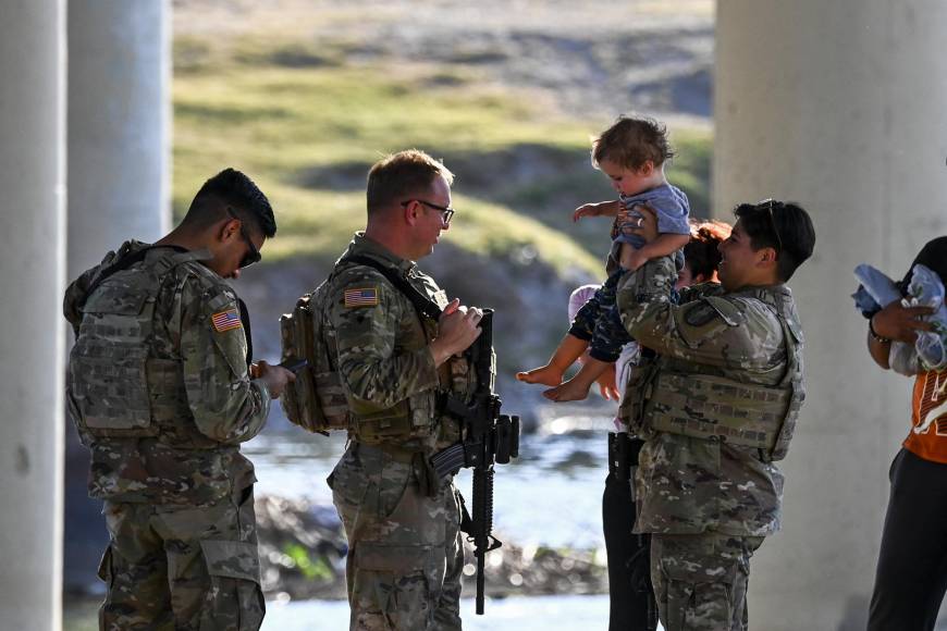 EEUU despliega a la Guardia Nacional ante crisis de migrantes en la frontera sur