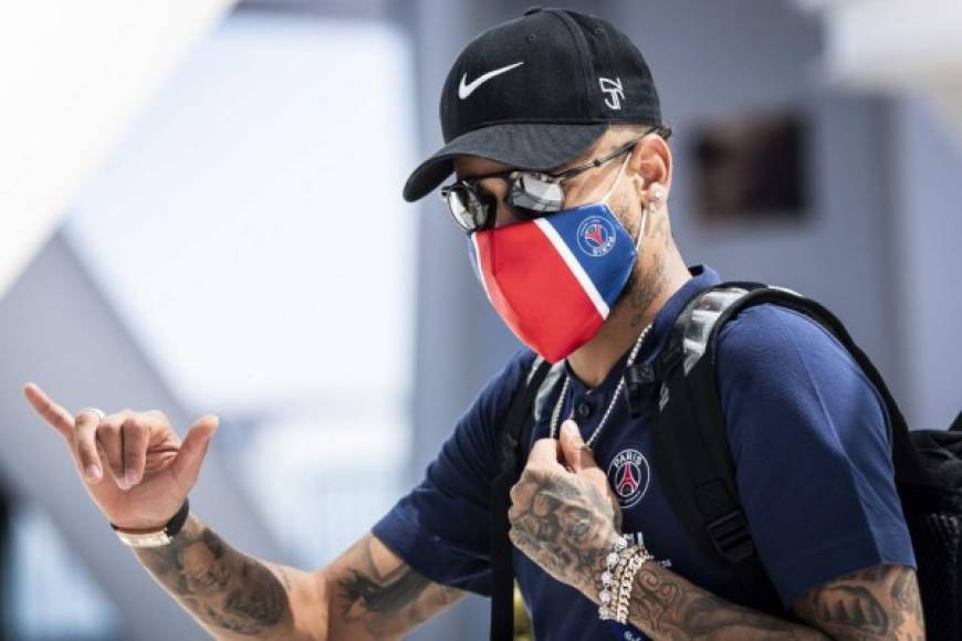 Neymar estuvo unos días en Ibiza y el día de ayer se confirmó que dio positivo al Covid-19.