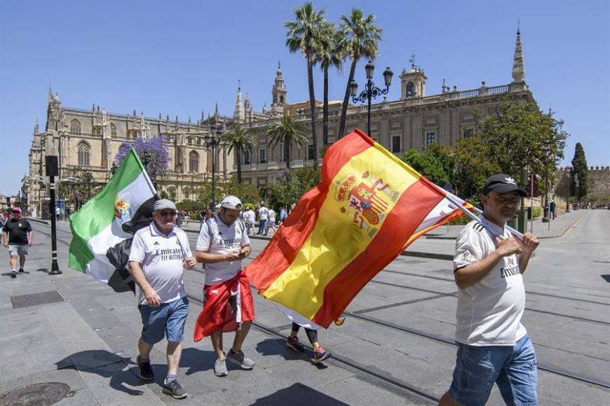El fútbol español se paralizó en su gran día de fiesta. La Cartuja sevillana se quedó pequeña ante la demanda de los aficionados.