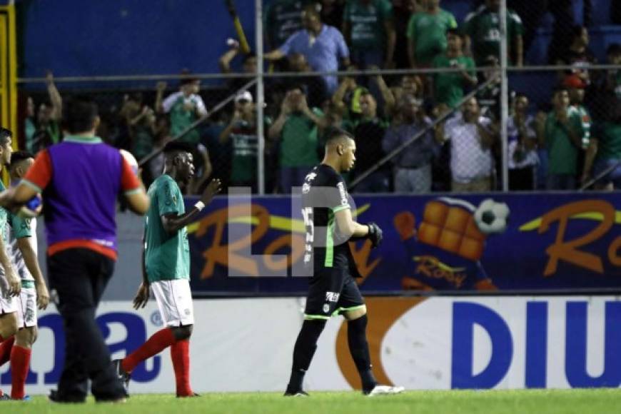 La tristeza de Denovan Torres al final del partido tras su error que provocó el gol del empate de la UPN.