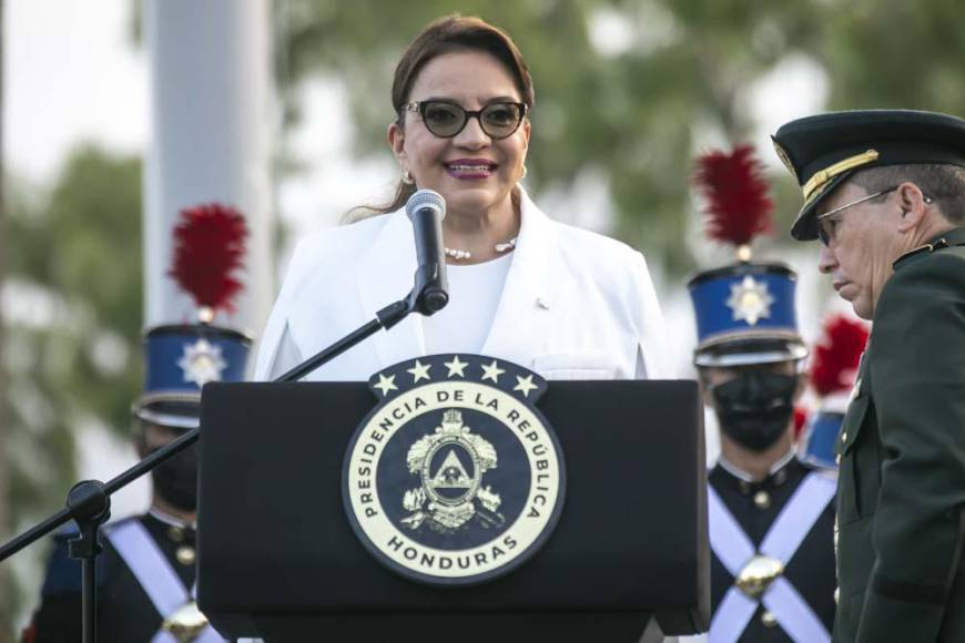La mandataria Castro, en su discurso, reafirmó el compromiso de su administración de gobierno con la democracia en el país. 