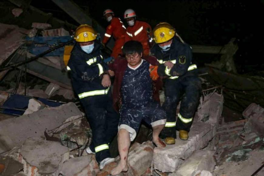 Las autoridades de Fujian mandaron 150 trabajadores al sitio para las tareas de rescate, según la emisora televisiva CCTV.