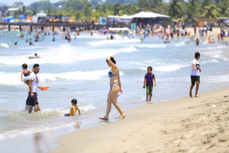 Las excursiones han abarrotado las playas del país.