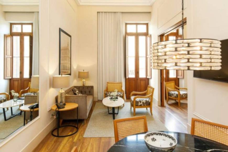 Los hermanos Asis de Moreira ocupan el primer piso, donde están las habitaciones de mayor lujo. Dinho se quedó con la suite presidencial.
