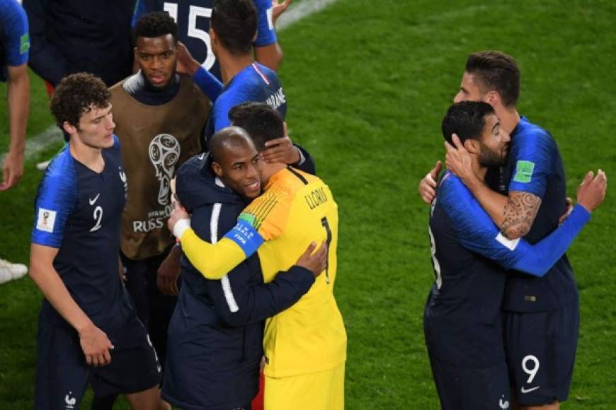 Los jugadores de Francia celebrando la victoria y clasificación a octavos de final del Mundial de Rusia 2018. Foto AFP