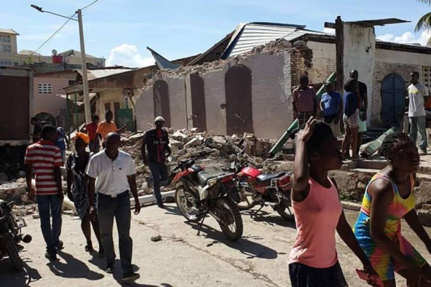 En Ecuador el Cuerpo de Bomberos de Quito anunció que prepara el envío de 34 efectivos a Haití. El contingente esta especializado en tareas de búsqueda y rescate urbano, informó el organismo.<br/>