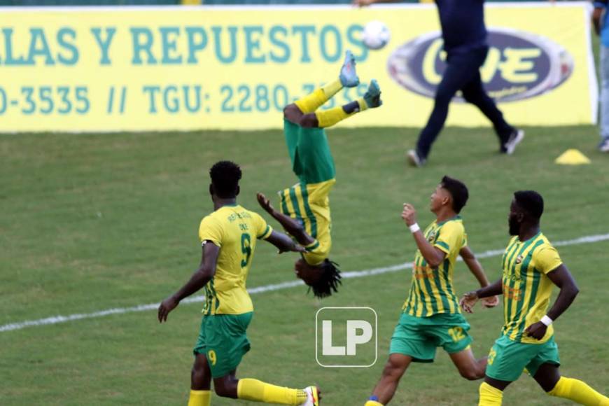 Yoel Castillo festejó su golazo con una espectacular voltereta. Acá la secuencia de la celebración.