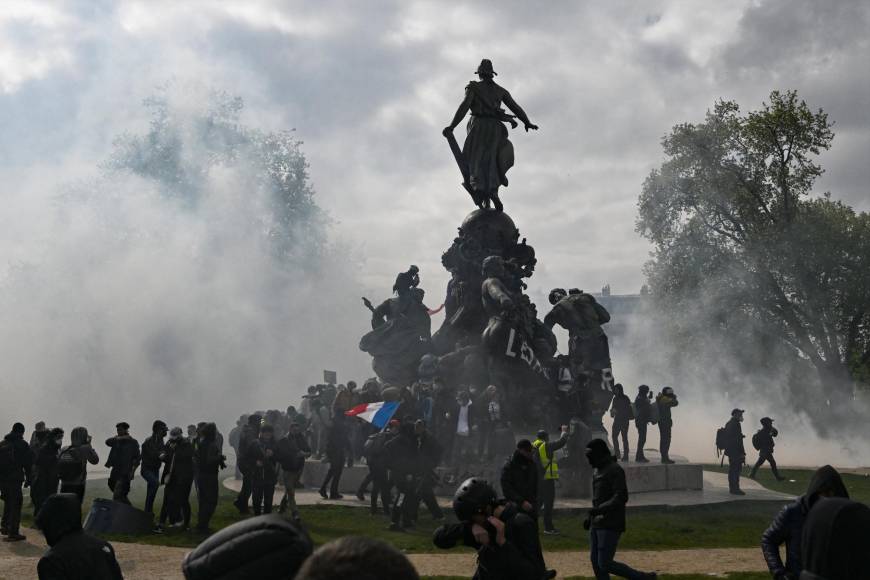 En Toulouse, después de que la manifestación se desarrollara con normalidad, varias personas atacaron un camión de antidisturbios. Según el relato de la emisora France Bleu, una de esas personas abordó al conductor mientras otras lanzaban piedras.