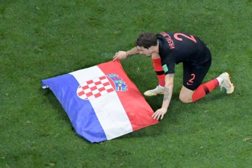 Sime Vrsaljko, jugador del Atlético de Madrid, sacó la bandera de Croacia para festejar.<br/>