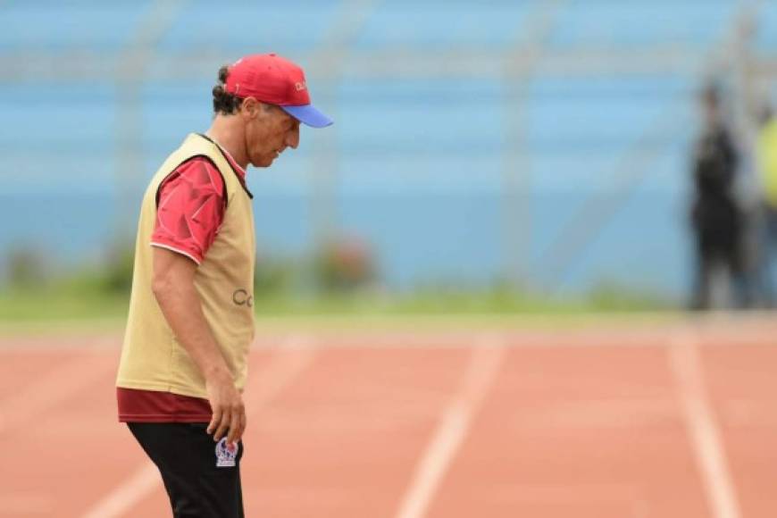 Pedro Troglio puso su cargo a disposición en el Olimpia, pero extraoficialmente se conoció que el argentino estaría siguiendo en el banquillo del cuadro olimpista.