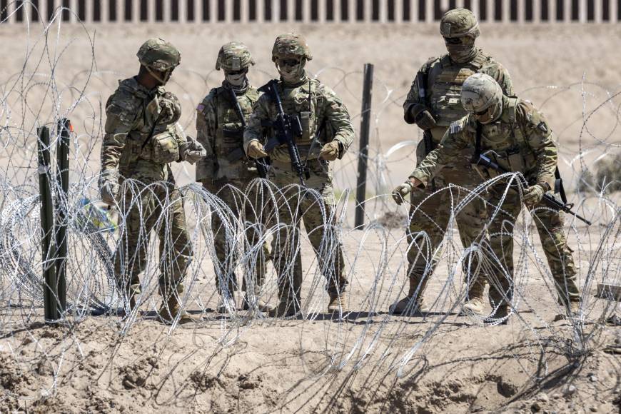  La mayoría de los 550 soldados de refuerzo desplegados hasta el momento por el Pentágono en la frontera entre EE.UU. y México están apostados en la zona de El Paso, informó el lunes el Departamento de Defensa estadounidense.
