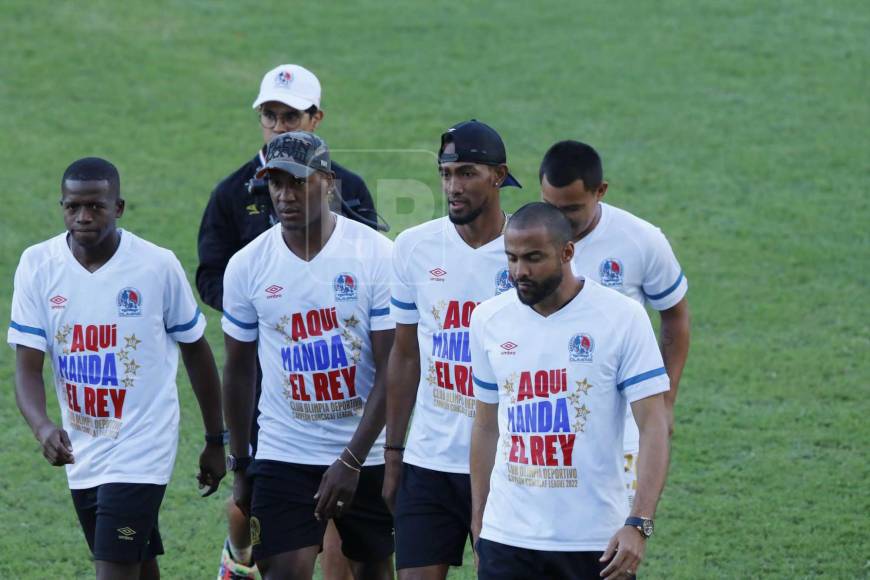 El estadio Morazán vivió una fiesta deportiva con el clásico Olimpia vs Motagua en donde los albos terminaon de ponerle la cereza al pastel tras golearlos 4-0.