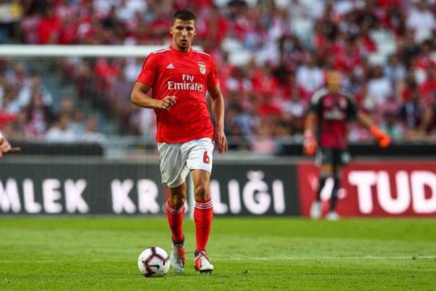 Rúben Dias: El central portugués de 21 años de edad destaca en el Benfica y es otro de los que suena para llegar a la Juventus.