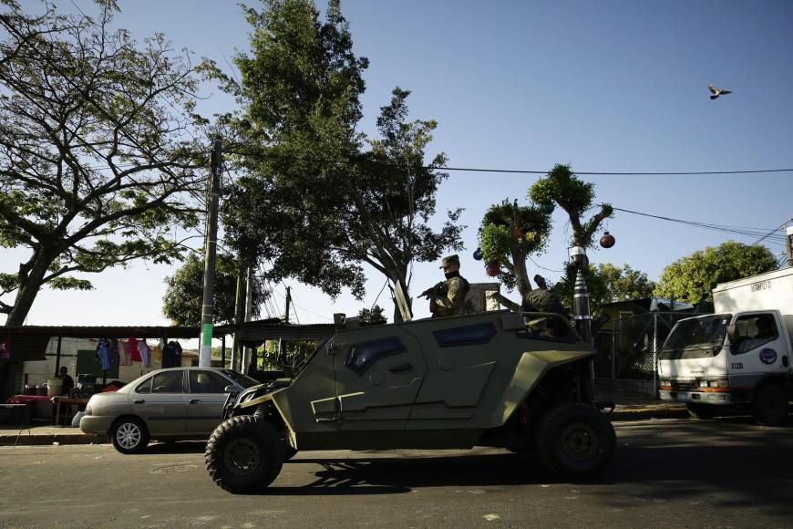 La guerra contra las pandillas de Bukele ya deja más de 60,000 detenidos en El Salvador