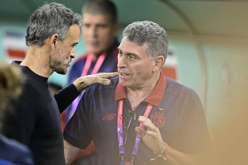 Luis Fernando Suárez tuvo una charla con Luis Enrique antes del inicio del partido. ¿De qué hablaron?