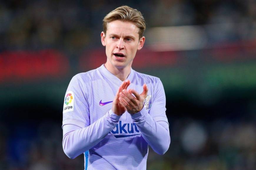 John de Jong, padre de Frenkie, habló en un periódico holandés sobre el futuro de su hijo, quien es uno de los señalados por el mal momento que vive el Barcelona. “Sé que el Barça necesita dinero y una oferta por Frenkie podría ayudar. No veo que suceda pronto, pero los cinco grandes clubes de Europa han llamado”.