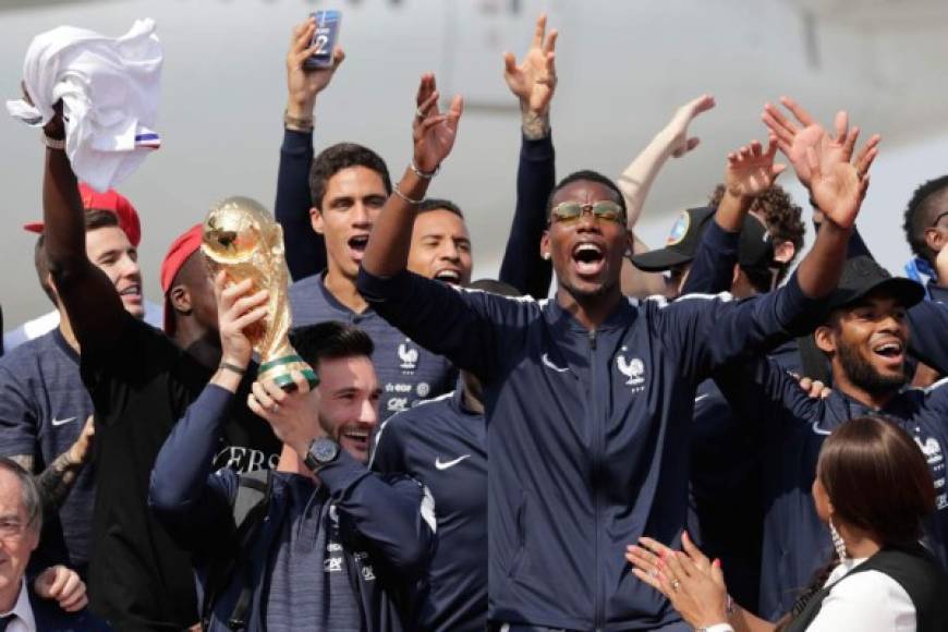 Los jugadores franceses fueron recibidos como héroes tras lograr el título en el Mundial de Rusia 2018.