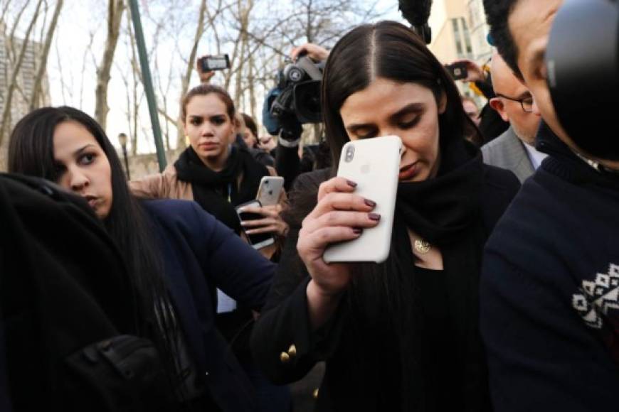 Periodistas acorralaron a la exreina de belleza en las afueras de la Corte Federal de los Estados unidos.<br/>