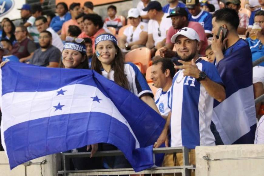 La cantidad de 22.395 espectadores asistieron al estadio BBVA Compass para el partido Honduras-Curazao.