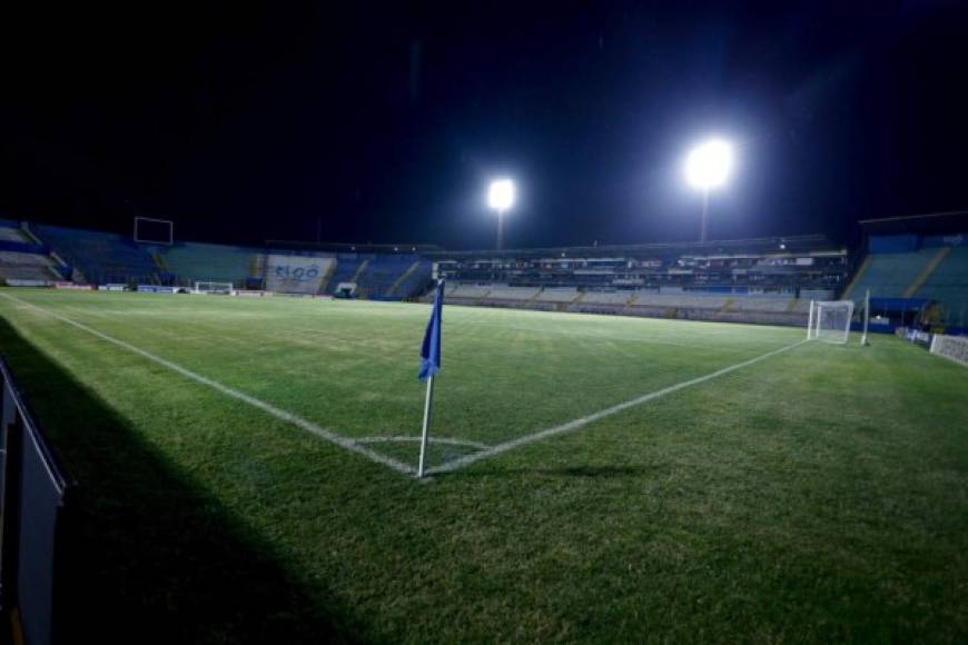 Así lucía el estadio Nacional para el partido entre Motagua y Comunicaciones. Se jugó a puertas cerradas debido a la pandemia del COVID-19.