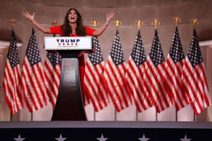 Kimberly Guilfoyle, la novia latina de Donald Trump Jr, se convirtió en tendencia en redes sociales tras pronunciar un discurso en la inauguración de la Convención Republicana que generó controversia al presentar a su madre como hija de inmigrantes de Puerto Rico, un territorio estadounidense.