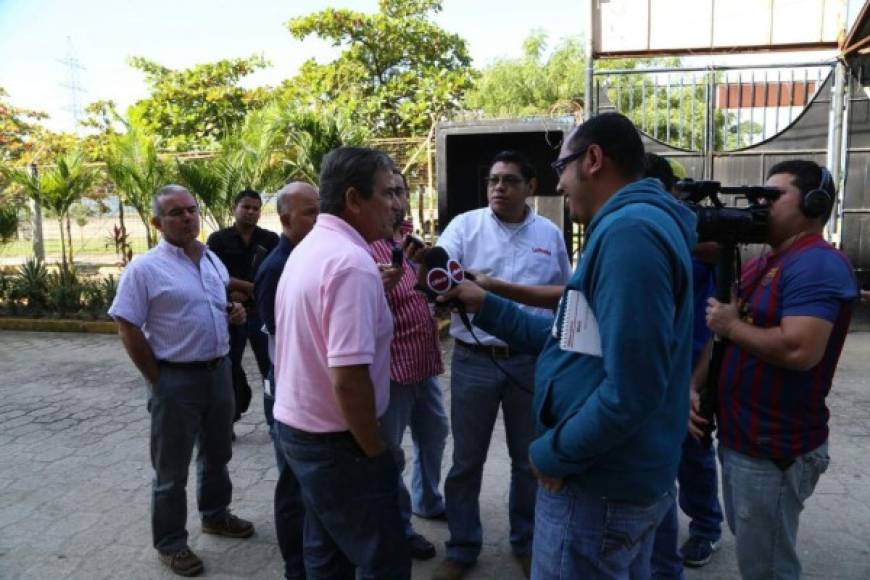 El técnico de la Selección de Honduras, Jorge Luis Pinto, dialogó con los periodistas que acompañaron la visita al Estadio Olímpico.