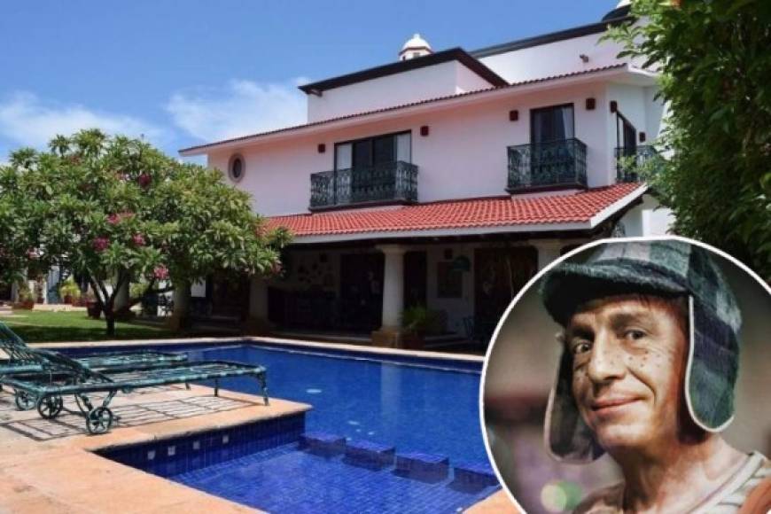 Roberto Gómez Bolaños, pasó sus últimos días en 'Villa Florinda', una mansión extremadamente lujosa valuada en 40 millones de pesos. Las imágenes del inmueble ubicado en Isla Dorada, Cancún recorren las redes sociales. <br/><br/>
