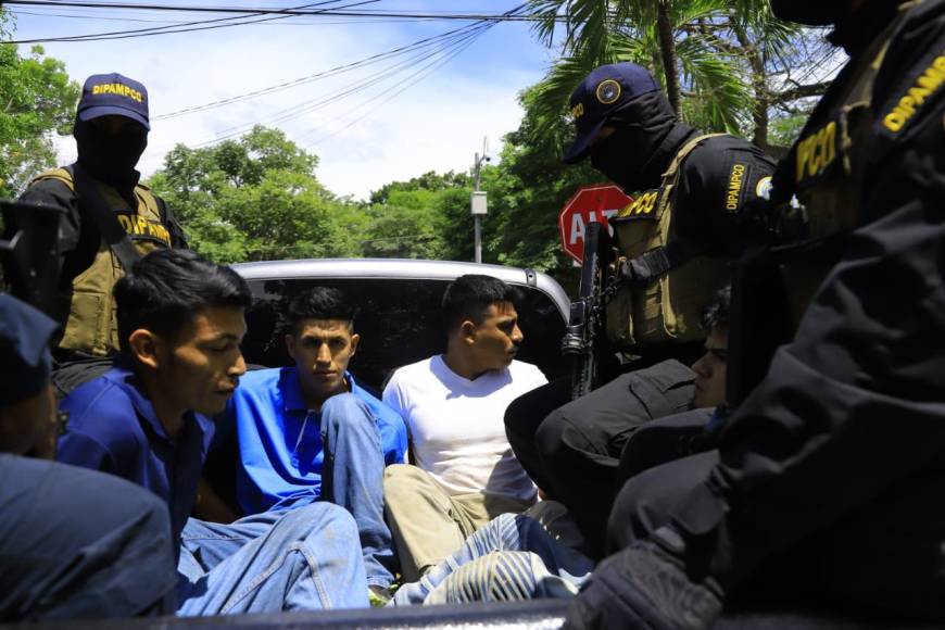  Los detenidos fueron puestos a la orden del juzgado correspondiente por suponerlos responsable de cometer los delitos de porte ilegal de armas de uso permitido, tráfico de drogas y asociación para delinquir.