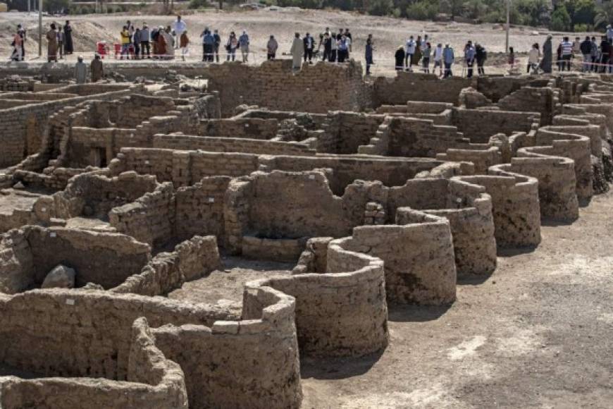 Según el arqueólogo, las excavaciones, en la ciudad enterrada bajo la arena desde hace milenios, continuarán algunos años más.