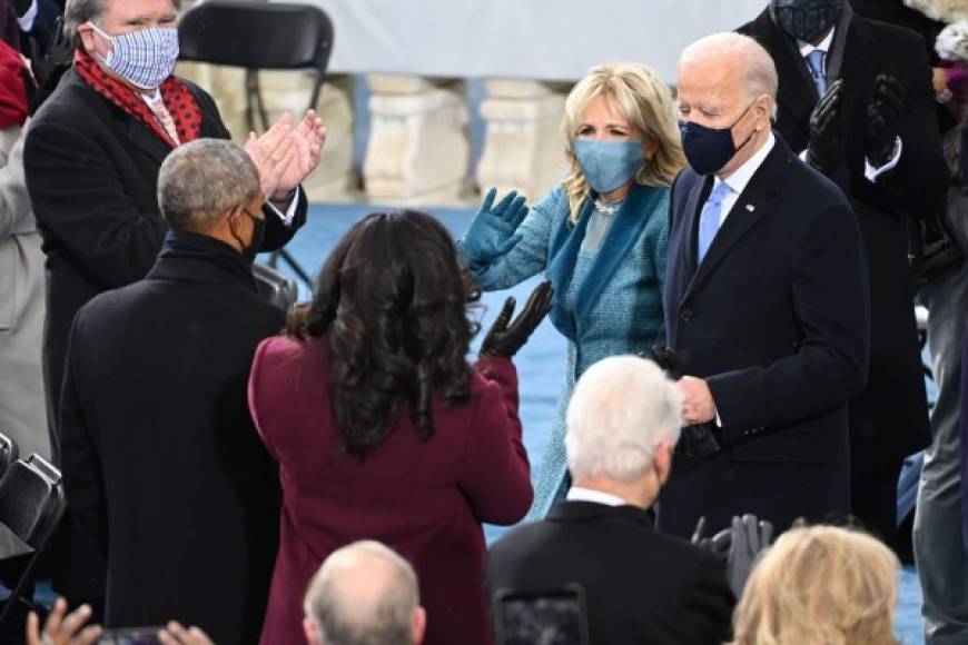 A las 11.50 hora local (16.50 GMT), Biden comenzó el juramento con el que se compromete a 'preservar, proteger y defender la Constitución de Estados Unidos'.<br/>