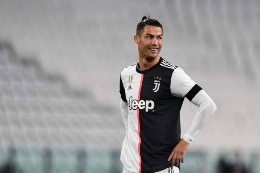 Cristiano Ronaldo está molesto y analiza irse de la Juventus. Exige ganar títulos para continuar y de paso que su entrenador cambie de sistema de juego.