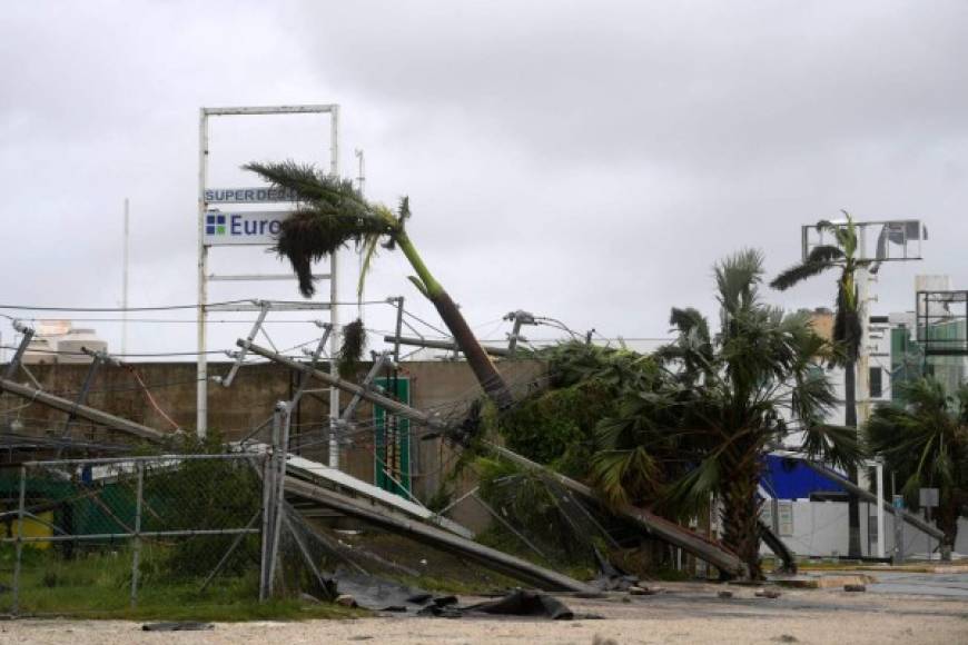 Delta tocó tierra este miércoles por la mañana en la costa caribeña de México como huracán de categoría dos, con vientos de hasta 175 km/h, sin que de momento se hayan reportado víctimas