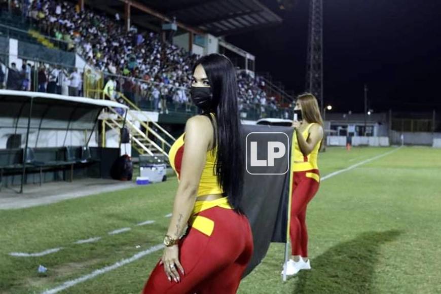 Así de sexy es la guapa edecán Dixly Sorel, chica fitness, que robó muchas miradas en el estadio Excélsior.