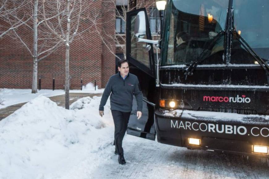 Marco Rubio hace lo propio pero con un autobús un poco más modesto.