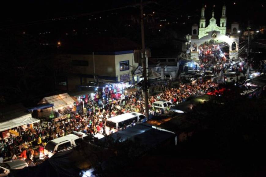 Una vista de la entrada a la basílica.