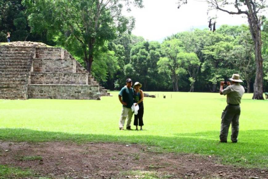 Copán muestra la antigua civilización maya y está ubicada en el departamento de Copán al occidente de Honduras, a poca distancia de la frontera con Guatemala.