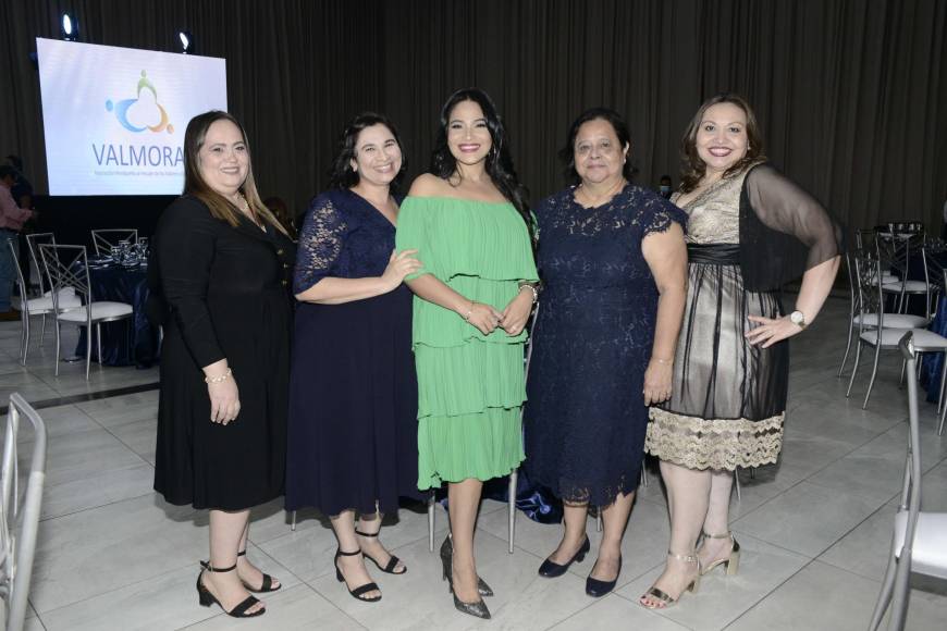 Maritza Aguilar, Mercedes Mayorga, Cindy Salgado, Irma Hernández y Marlen García