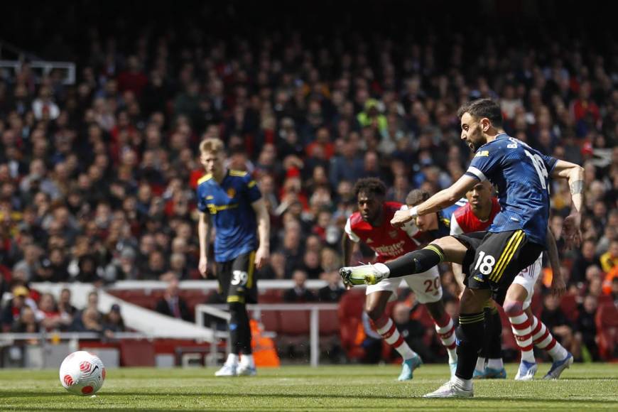Bruno Fernandes tuvo el empate para el United, pero este penal lo tiró al poste.
