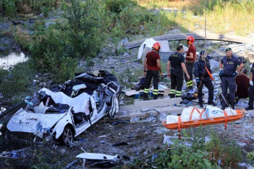 Las autoridades ya identificaron a diecinueve de los fallecidos tras el derrumbe del puente.