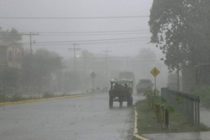 La tormenta que afectó el centro de San Pedro Sula duró cerca de media hora.
