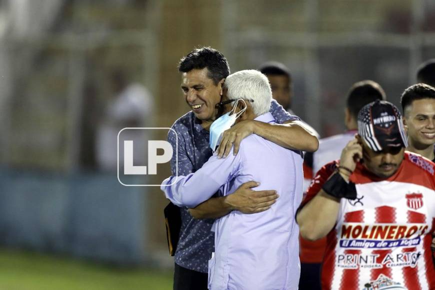 El exfutbolista argentino Diego de Rosa fue el invitado especial por parte del Vida para presenciar el partido contra el Motagua.
