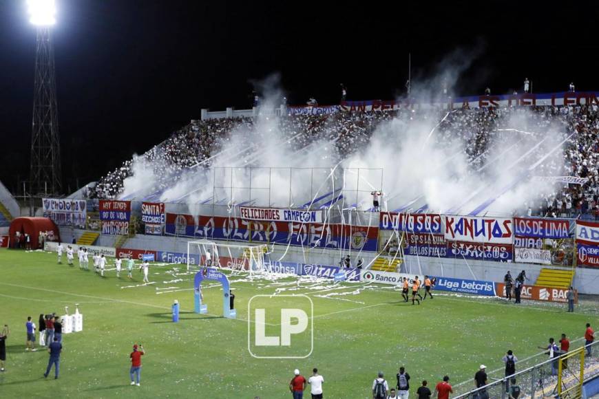 No hubo pasillo del Motagua y así salió el Olimpia a la cancha del estadio Morazán para el Clásico.