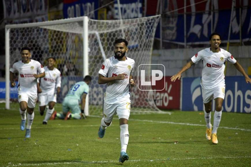La felicidad de Jorge Álvarez por marcar en un Clásico. Es su primer gol del Torneo Apertura 2022.