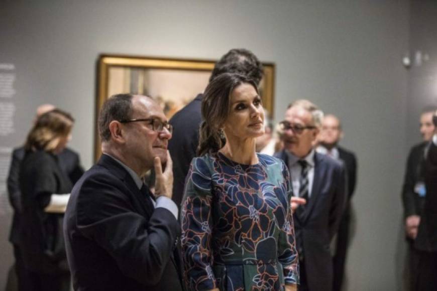 El curador Christopher Riopelle dijo: 'Ella [la reina Letizia] tenía un inglés perfecto. Conoce al artista muy bien y por eso fue como saludar a un viejo amigo. Hablamos de él, y ella a su vez habló mucho con el príncipe Carlos, compartiendo su conocimiento'