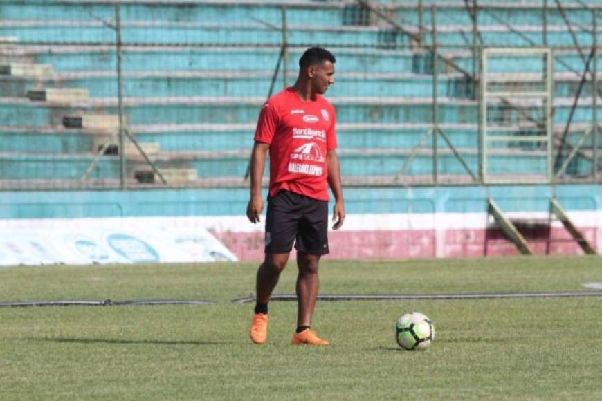 Carlos Perdomo: El lateral derecho es otro de los que finalizó su contrato con Marathón. Está en veremos su continuidad con los verdes.