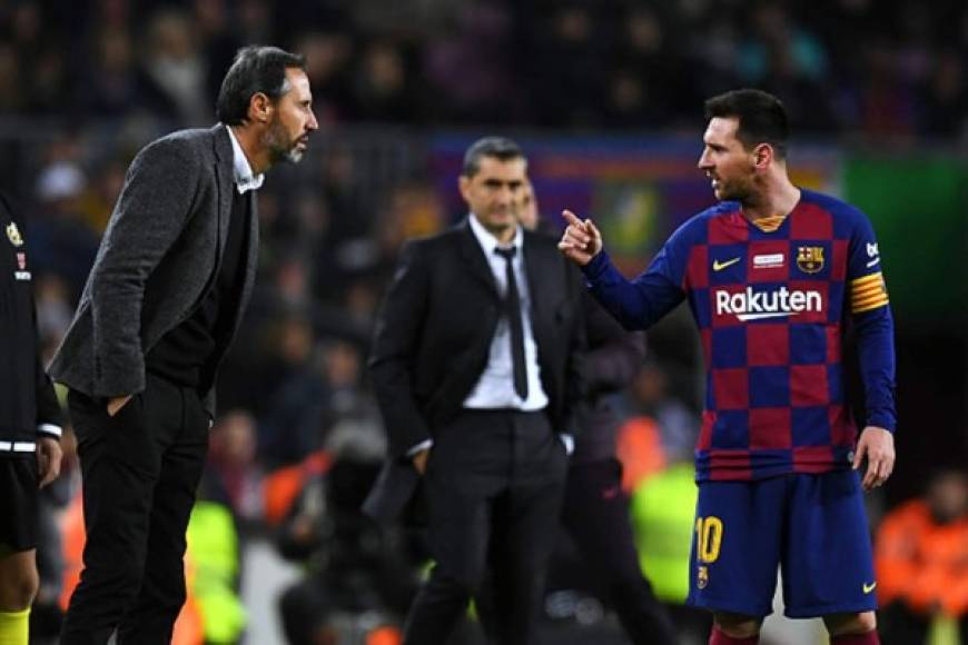 Messi protagonizó una de las acciones más insólitas del partido al encararse con el entrenador del Mallorca, Vicente Moreno, durante el primer tiempo.