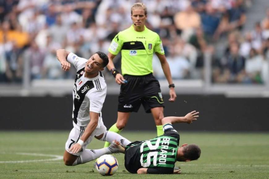 Cristiano Ronaldo empezó a sufrir la defenas del Sassuolo en el partido de la cuarta jornada de la Serie A. Foto AFP